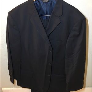 Claiborne Men’s Suit